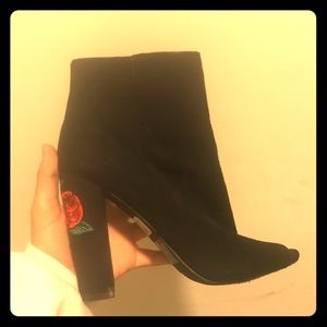 BLACK BOOTS,BOOTIES,SHOES,HEELS